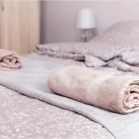 Aurora מלון דירות *